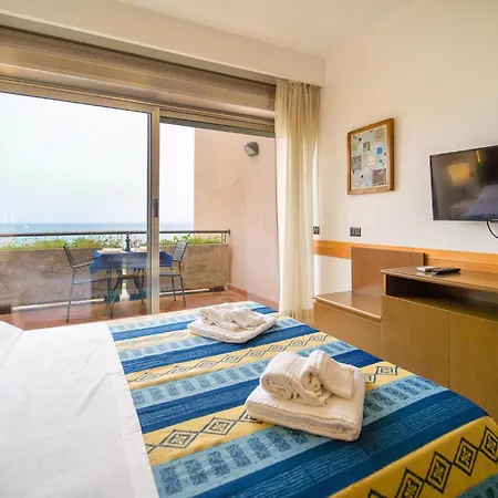 Mono 2 Апартаменты *